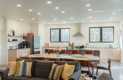 Ellison Bay Casa | The Lookout, near Sister Bay with Starlink internet