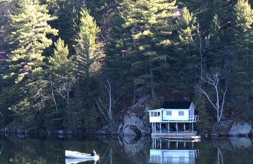 Val-des-Monts Cabaña | La cabaña Loon "Loonie" Lodge Lake