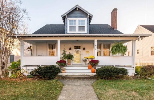 Waynesboro Casa | The Loriann , A Boutique Stay in a 1940's Home. New Sleep Number Bed!