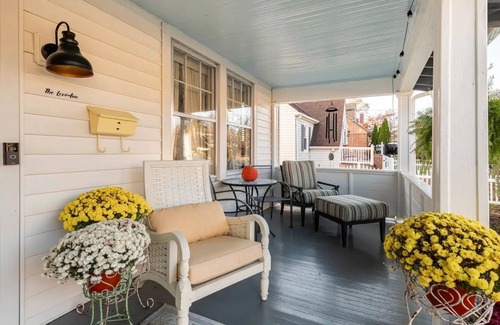 Waynesboro Casa | The Loriann , A Boutique Stay in a 1940's Home. New Sleep Number Bed!