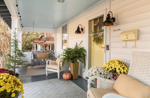 Waynesboro Casa | The Loriann , A Boutique Stay in a 1940's Home. New Sleep Number Bed!