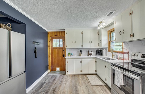 Cordesville Casa | The Lou & Dot Cottage