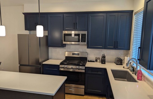 Johns Landing Condominio | The LuLu Belle - Charming and Modern 2BR, 2.5B Condo John's Landing, Portland