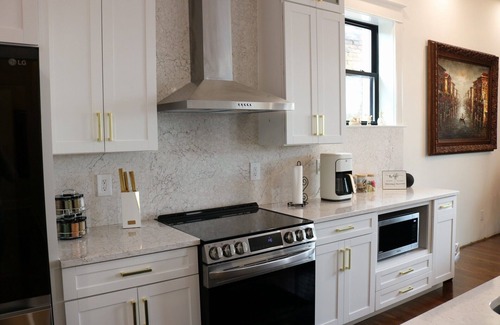 Metropolis Apartamento | The Luxe High Roller! 2 bed apt in Metropolis near Harrah's Casino! Pet friendly