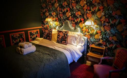 Oxford Hotel | The Mad Hatter's Guestrooms