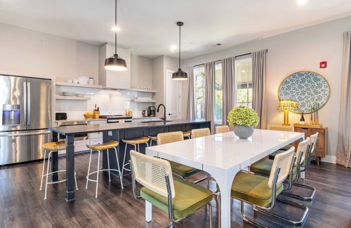 Germantown Apartamento | The Magnolia Full Hotel | Sleeps 144 + Courtyard