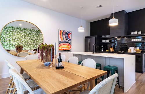 Germantown Apartamento | The Magnolia Full Hotel | Sleeps 144 + Courtyard