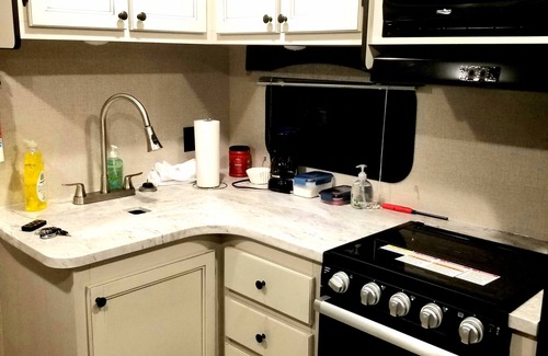 Lakeview Casa | The Magnolia House RV 2022 Riverfront Sleeps 5