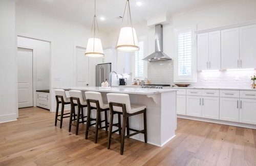 Oxford Casa | The Magnolia Manor, 4BRHome by Velvet Ditch Villas