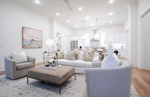 Oxford Casa | The Magnolia Manor, 4BRHome by Velvet Ditch Villas