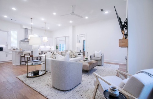 Oxford Casa | The Magnolia Manor, 4BRHome by Velvet Ditch Villas