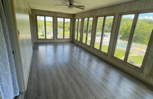 Grubville Casa | The Main House at Peppermint Springs Farm. Spacious 2 bedroom and 2 bath