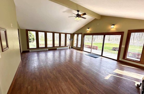 Austinburg Casa | The Main House at Rustic River
