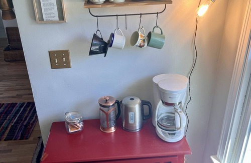 Carmi Apartamento | The Main Street Loft in Carmi, IL - spacious, artsy, comfortable - sleeps 6