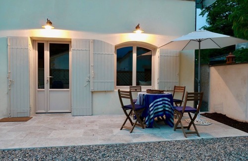 Saint-Seurin-de-Prats Casa | The Maison de la Fontaine is located just a few dozen meters from the Dordogne River.