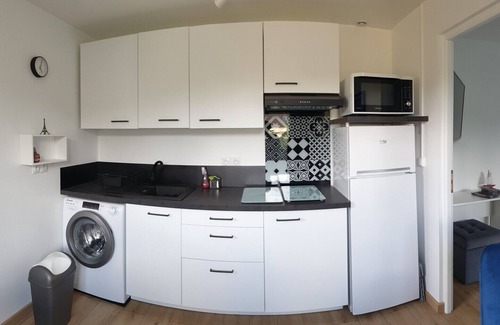 Guerville Casa | The Maison en Feuilles: a charming retreat with garden, terrace, perfect for 2