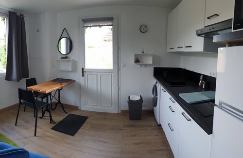 Guerville Casa | The Maison en Feuilles: a charming retreat with garden, terrace, perfect for 2