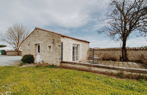 Prisse-la-Charriere Casa | The Maisonnette - Up to 2 people
