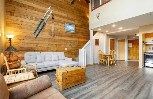 Lakeside Village Condominio | The Mall 1429 1 Bedroom Condo