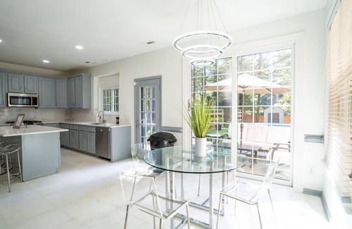 Fayetteville Casa | The Marble House
