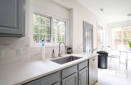 Fayetteville Casa | The Marble House