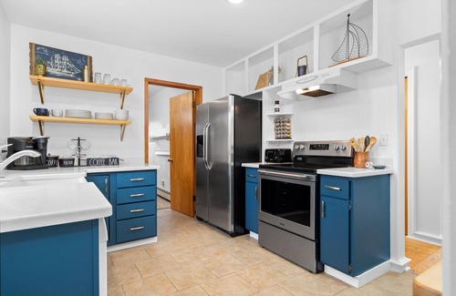 Northport Casa | The Mariner Petite: 2BR, Hot Tub, In Village, Pets