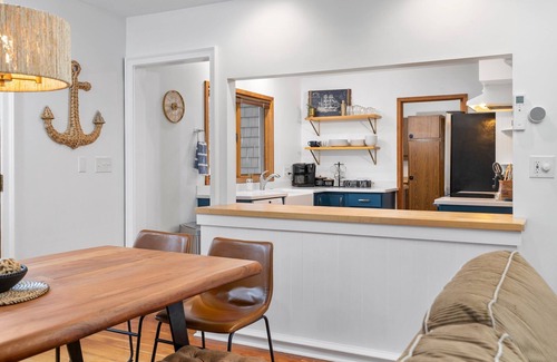 Northport Casa | The Mariner Petite: 2BR, Hot Tub, In Village, Pets