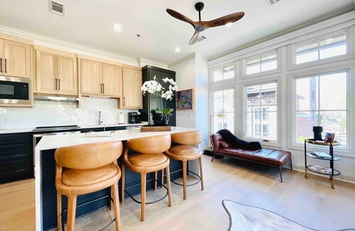 Oxford Casa | The Marley, 2BR Square Stay by Velvet Ditch Villas