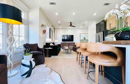 Oxford Casa | The Marley, 2BR Square Stay by Velvet Ditch Villas