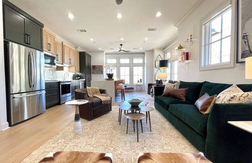 Oxford Casa | The Marley, 2BR Square Stay by Velvet Ditch Villas