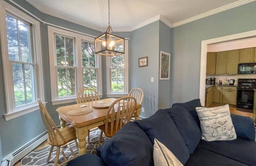 Village Green Casa | The Marlin House, 6 bedrooms 4 full baths sleeps 16 & pet friendly