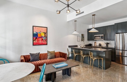 Central Business District Hotel | The Mary Beth - 4BR + Art Gallery