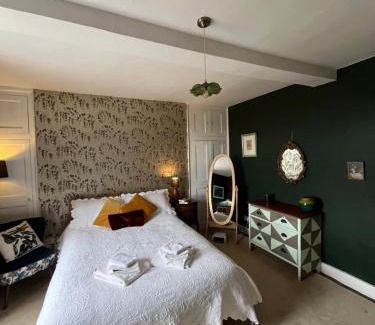 Bourton Casa | The Master Suite, Cotswolds Coaching Inn