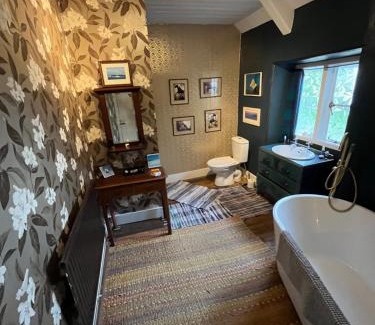 Bourton Casa | The Master Suite, Cotswolds Coaching Inn