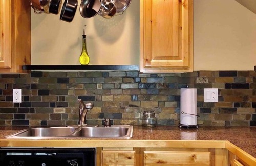 Kellogg Condominio | The Matterhorn Escape, cozy hillside Kellogg Condo