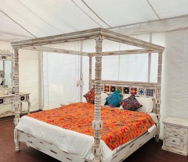 Amar Sagar Pol Complejo | The Mayara Fort Jaisalmer Camps