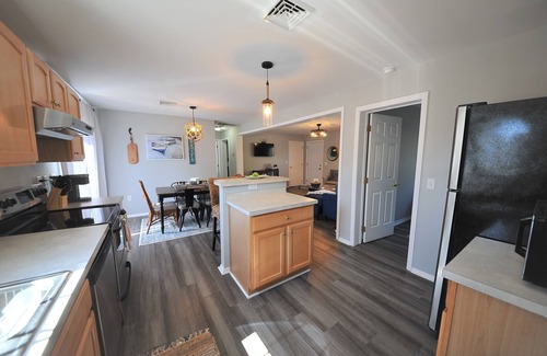 Rock Hall Casa | The Mellow Yellow Rancher near the Chesapeake Bay.