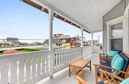 Ocean Grove Casa | The Melrose, 1C - King Bed & Bath: Romantic Getaway, Steps from the Beach, Cozy