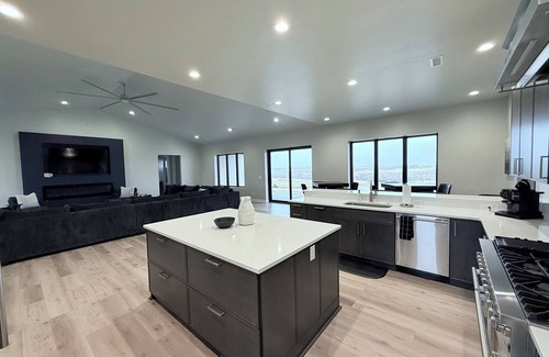Bouvet Island Casa | The MERCY HOUSE-Lovely 5-bedroom house on Lake McConaughy & Bayside Golf Course