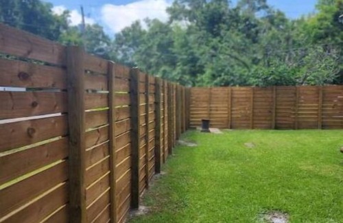 Mer Rouge Casa | The Merlot - Village Charm