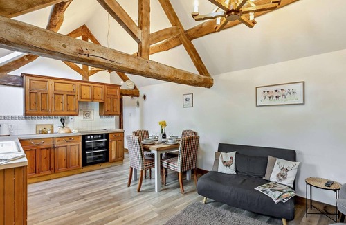 Alcester Cabaña | The Milking Parlour - Cottage within farm grounds