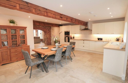 Holme Cabaña | THE MILL HOUSE, pet friendly, with hot tub in Thirsk