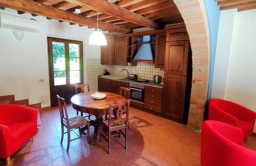 Castelfiorentino Apartamento | The mill house with private garden and shared pool