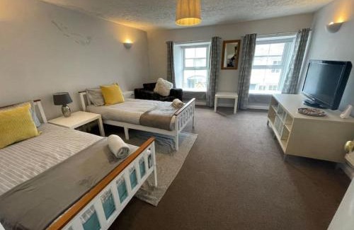 Camelford Casa | The Mill Leat and Grain Store Annex sleeps 8
