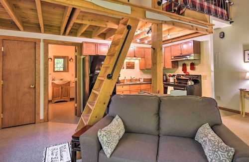 Falmouth Apartamento | 'The Mill' Loft w/ Fire Pit Near Portland!