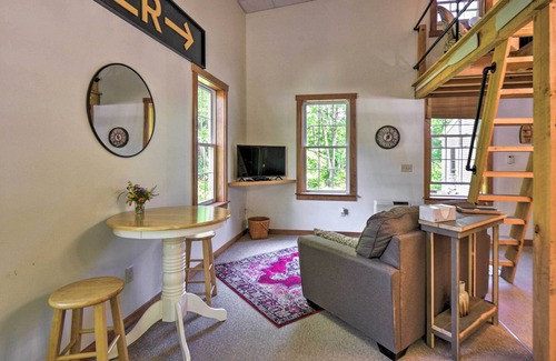 Falmouth Apartamento | 'The Mill' Loft w/ Fire Pit Near Portland!