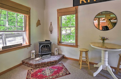 Falmouth Apartamento | 'The Mill' Loft w/ Fire Pit Near Portland!