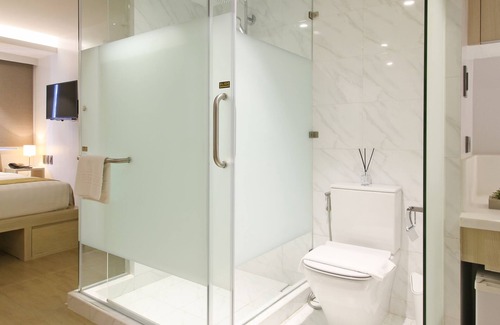 Legazpi Village Hotel | The Mini Suites - Eton Tower Makati