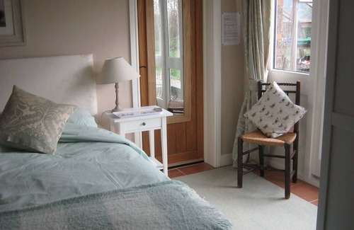 Moreton Cama Y Desayuno | The Moats B&B - Ground Floor King Size Room Ensuite - New listing from Vrbo