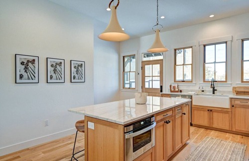 Buena Vista Casa | The Modern Downtown Getaway STR-291
